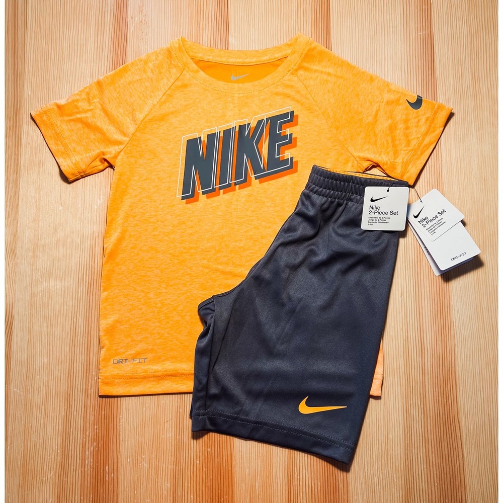 Nike Dri-Fit T-shirt and Shorts Set - Picture 2 of 4
